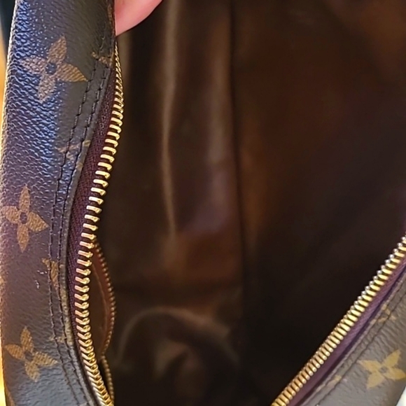 Louie Vuitton Toiletry Travel bag 25 - Picture 7 of 11